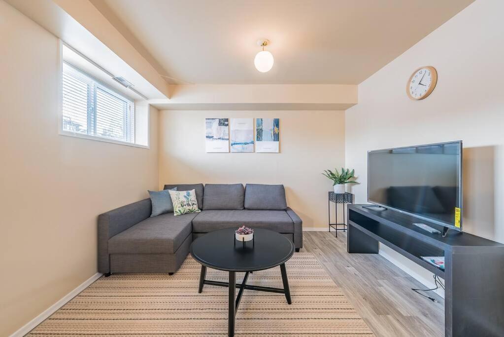Mt Pleasant Nw 2 Bedrooms 500 YYC Esterno foto